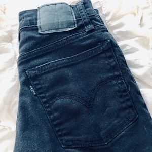 Levi’s Wedgie Black Skinny Jean with Ripped Knee